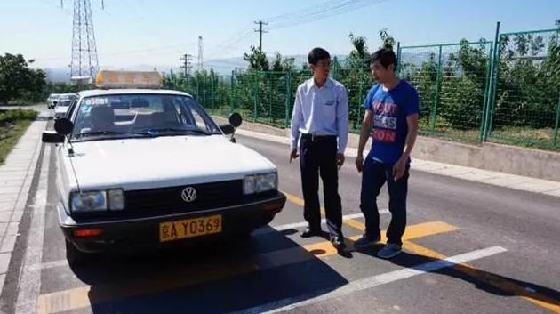 驾照越来越难拿, 这个动作没做只扣5分, 做了直