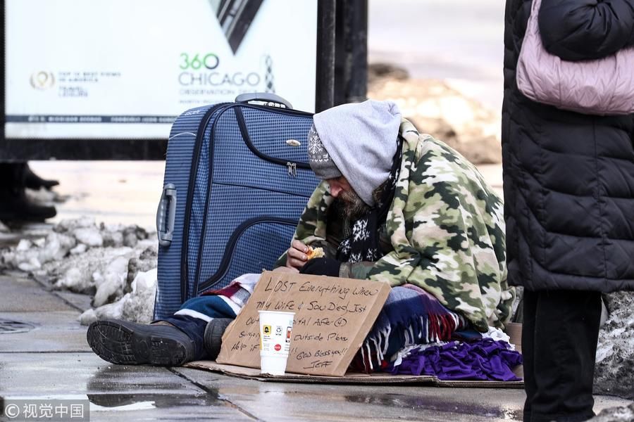 纽约持续低温 流浪者露宿街头捱寒冬