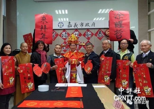 嘉义市蓝军看板全到位 绿营涂醒哲扮财神