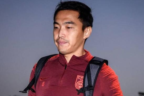 因一次失误,冯潇霆被下放预备队,心灰意冷或因