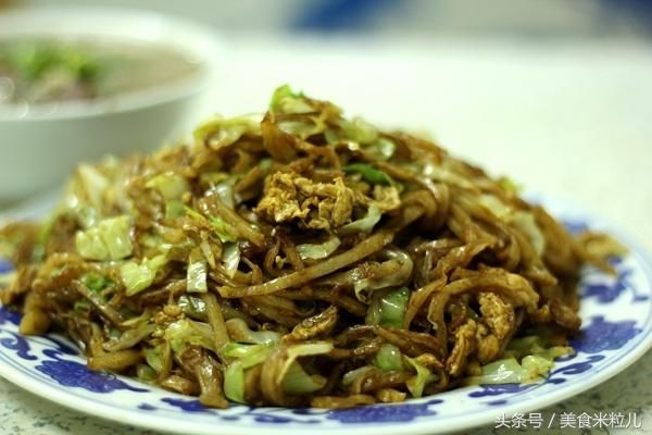 美食：鸡蛋炒饼丝的做法