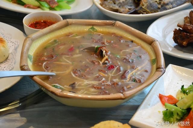 过大年回娘家,娘家用这两桌饭招待女婿,您看怎么样