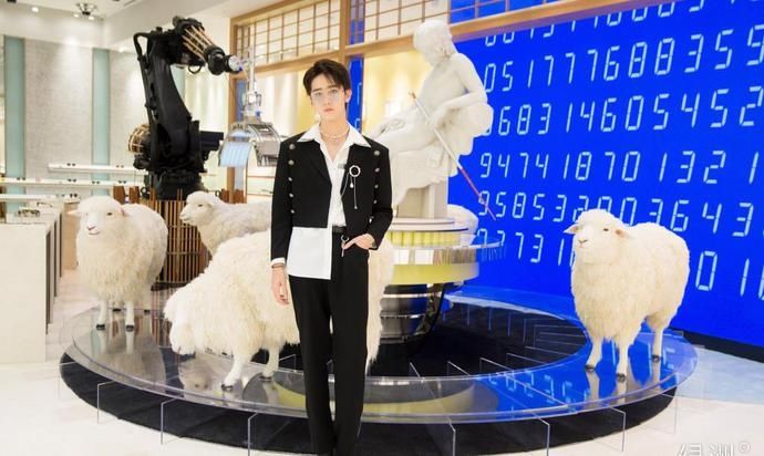 明星连一句话文案都能翻车？因为太搞笑反而不知道如何吐槽他