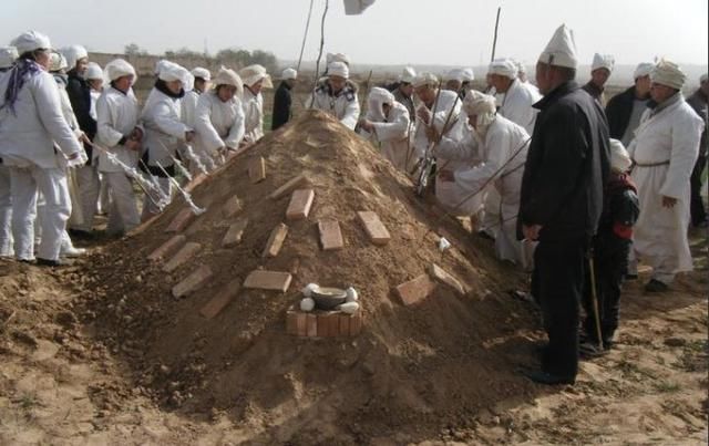 老汉临死前想见儿子最后一面 未能如愿死不瞑目 两天后却接到尸骨