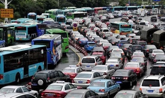 五一小长假来了!放假还收过路费吗?发改委答