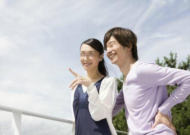 丈夫坚持离婚,3年后丈夫开豪车回家,妻子看到车上女人后红了眼