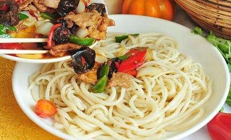 新疆切糕为什么那么贵,其实你们都被骗了,真正的新疆美食是这样!