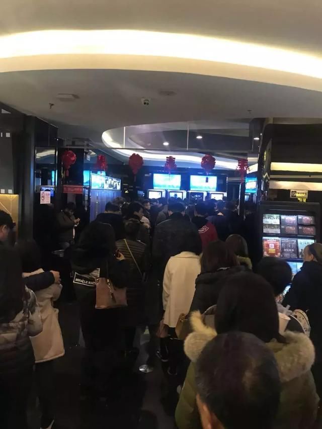 春节期间,松江各大电影院人气爆棚,被晚上八点