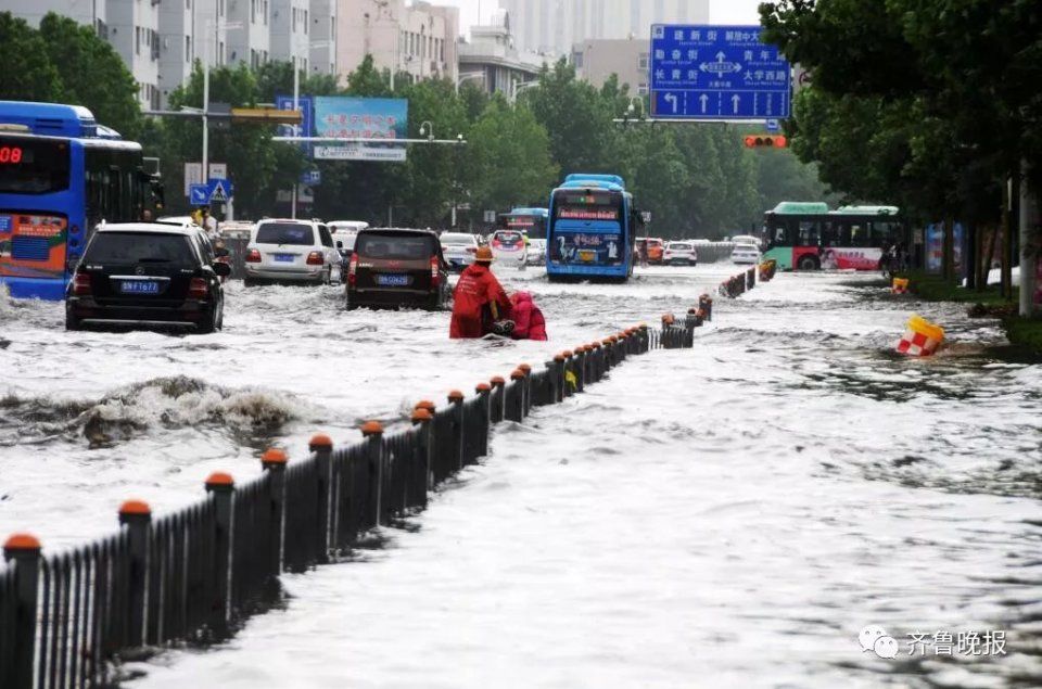 今晚，大雨要来!山东多地看海,水没过膝盖!荣成也有雷电加雨!