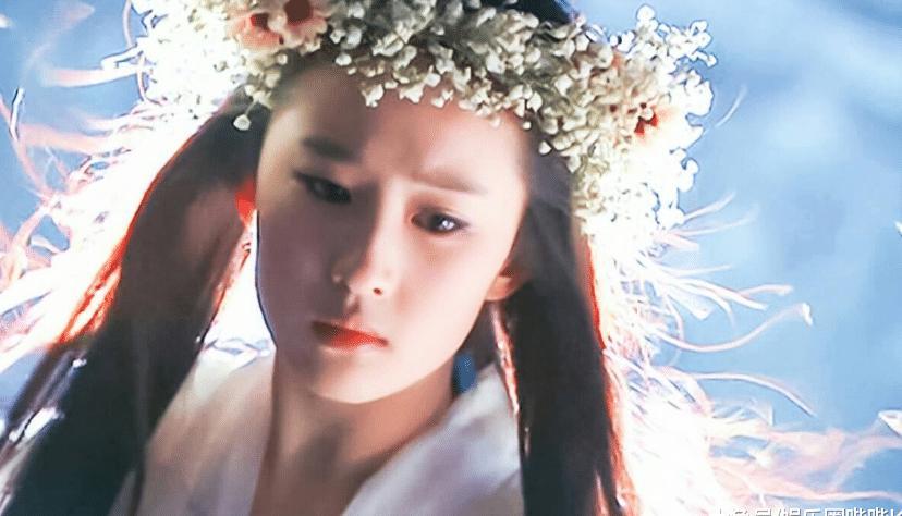 台媒曝刘亦菲家族照, 女神曾自认全家最丑, 阿姨