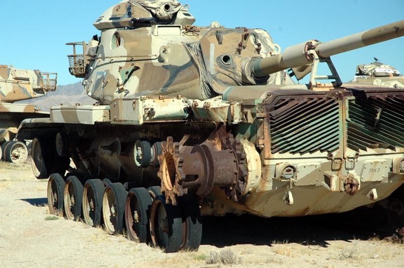 退伍兵偷M60坦克上高速,几十辆警车围追堵截
