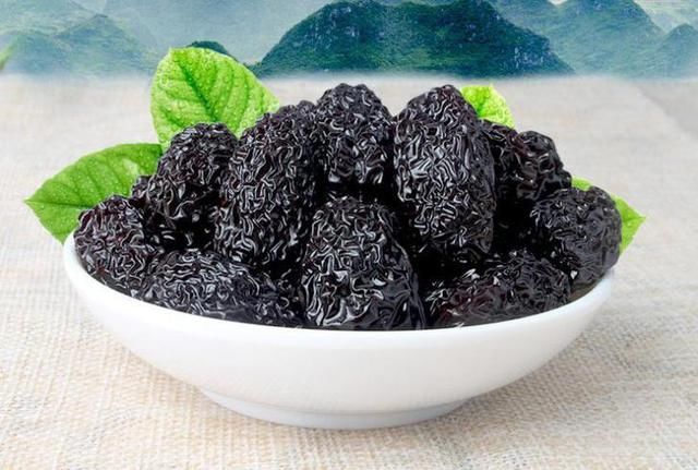 老年人养生泡酒 t01c878c90ad200f343.jpg