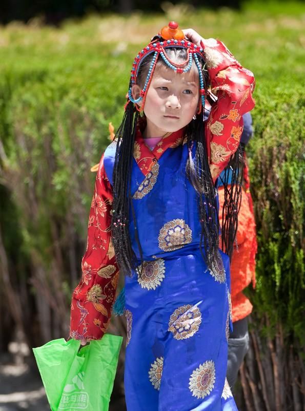 追着磕长头的脚步，走进眼睛的天堂