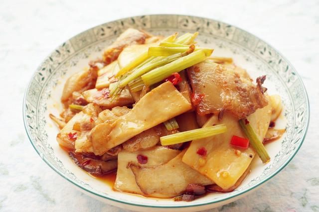 冻肉怎么炒 t01c8a0e1df4193a438.jpg