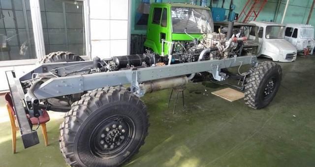 好像很厉害的样子,俄罗斯一装甲车类似电影中