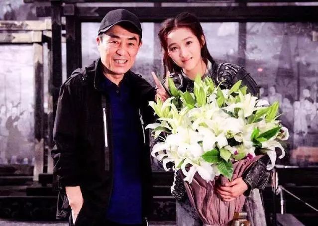 关晓彤为鹿晗庆生,同回鹿晗家