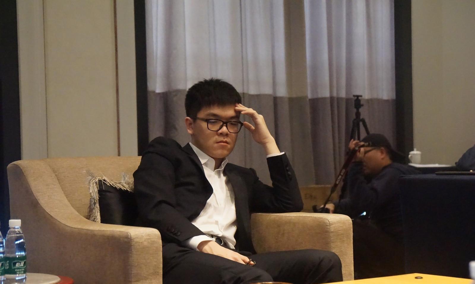 棋圣战柯洁半目涉险过关 将与范蕴若争夺挑战