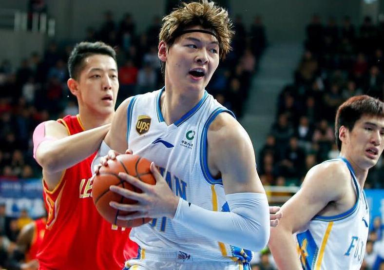 近视800度!他得分却力压易建联郭艾伦 不戴眼