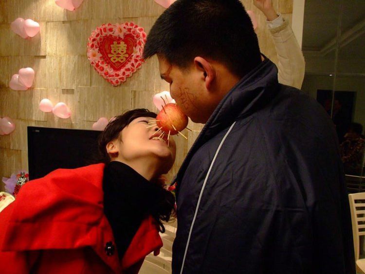 结婚7年买了房,看了房本上的名字,妻子上去甩