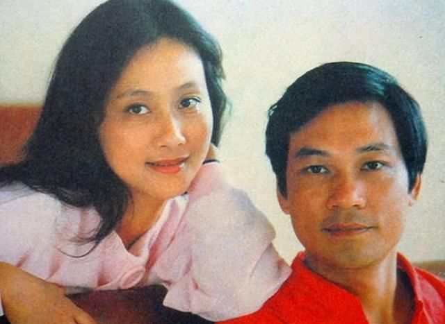 老戏骨黄梅莹：与老公姐弟恋相伴36年，今一家三口其乐融融