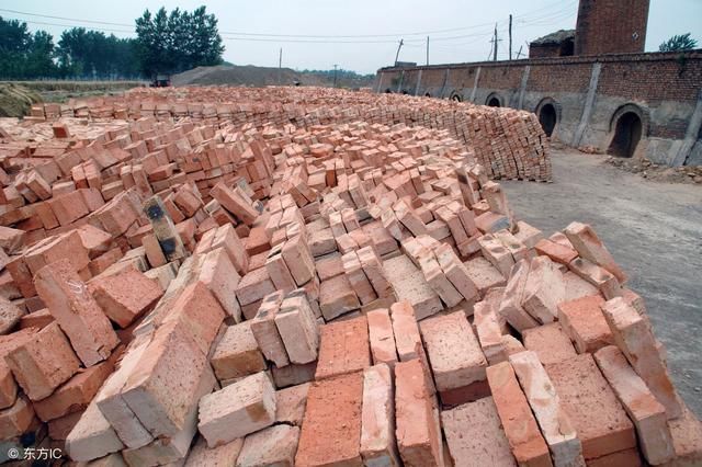 农村建房红砖涨得厉害,没有了红砖用什么建造房屋呢?