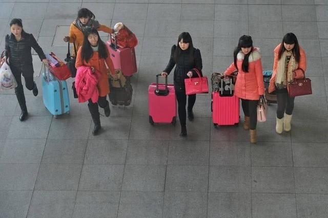 为何工厂打工妹都回老家打工,不愿留在深圳了?