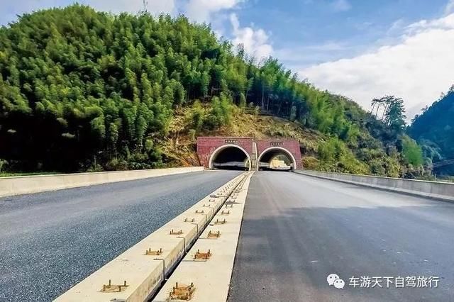 浙赣皖最美公路，一路尽是山青水碧、古村名镇，顺山蜿蜒美不胜收