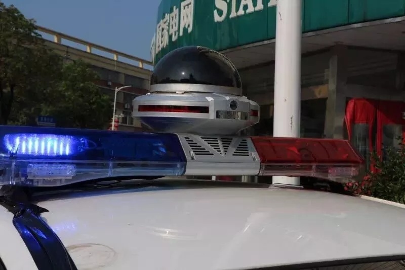 别心存侥幸啦 市区街头出现流动抓拍警车