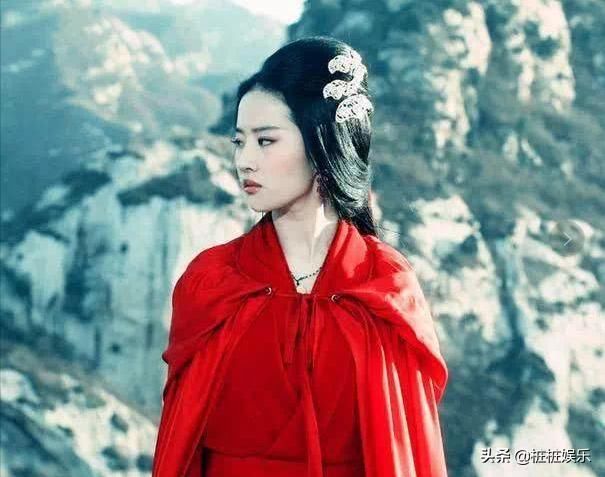 古装女主必备披风:赵丽颖可爱,杨幂惊艳,热巴凄