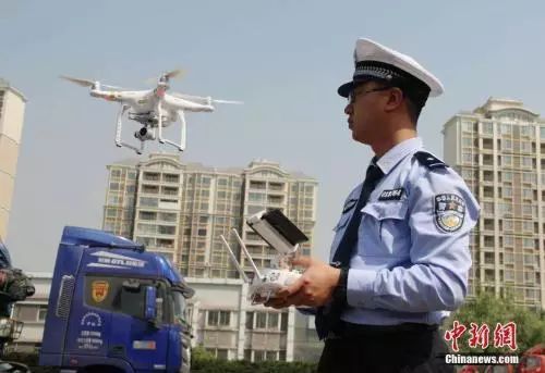 【知·天下】驾驶证期满换证不用再跑车管所啦