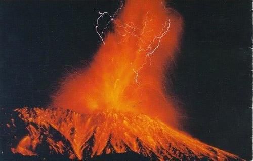 菲律宾新爆发的火山