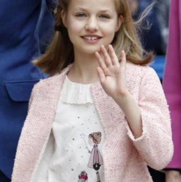 西班牙公主莱昂诺尔13岁,是未来的女王,不仅颜