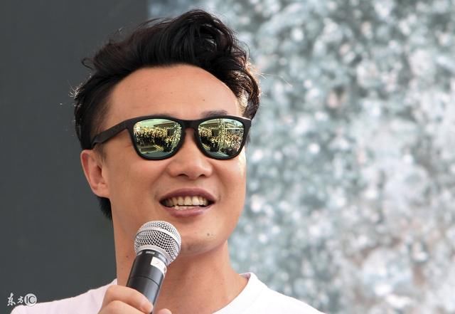 陈奕迅最经典的10句歌词,他唱出了所有人的心