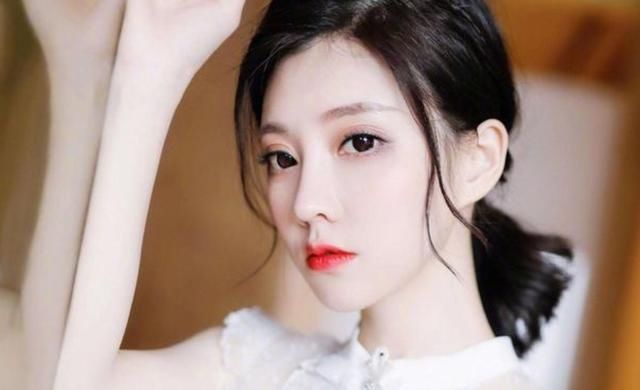 冯提莫不愧是铁娘子，日程安排太紧张，新歌发布更引人注意！