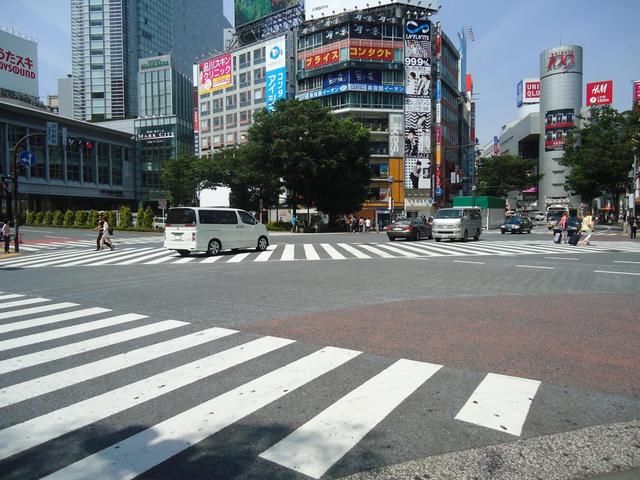 行人闯红灯主责,看看日本的交通法规,我们仍需