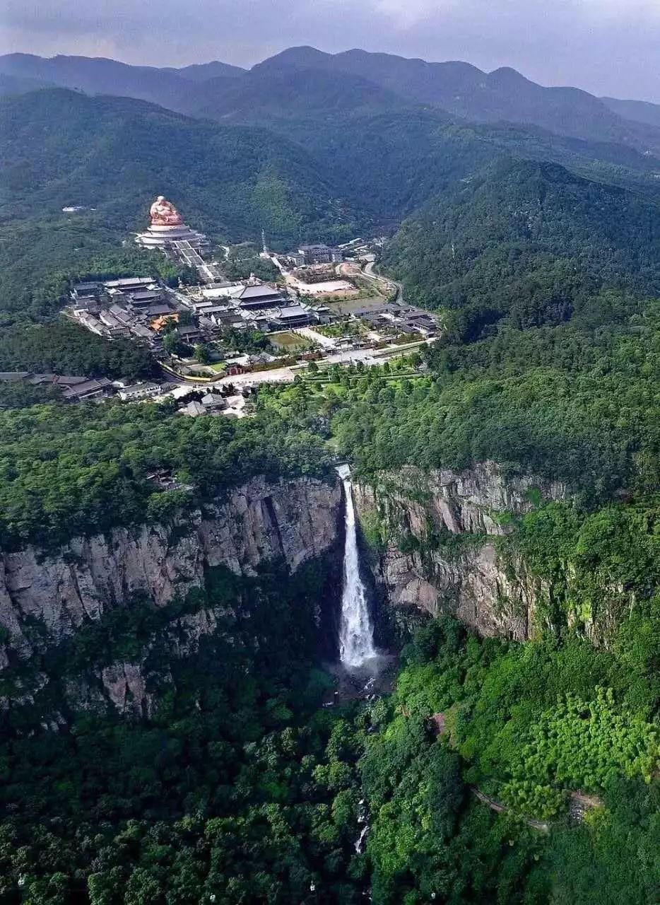 终于来了!浙江最长高空玻璃栈道开放!敢走我敬你是条汉子!