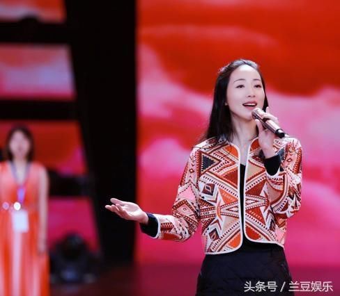 韩雪参加上海台跨年,她的腿吸引目光了,网友表