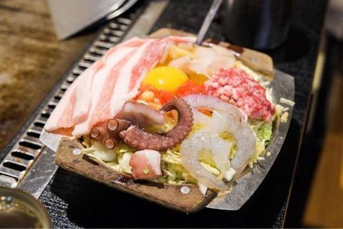 一块烧红的铁板用锤砸猜成语_烧红的铁板(2)