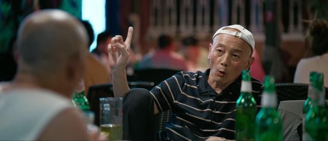 《我和我的家乡》首日破2.6亿，这位客串两分钟的角色实在惊艳