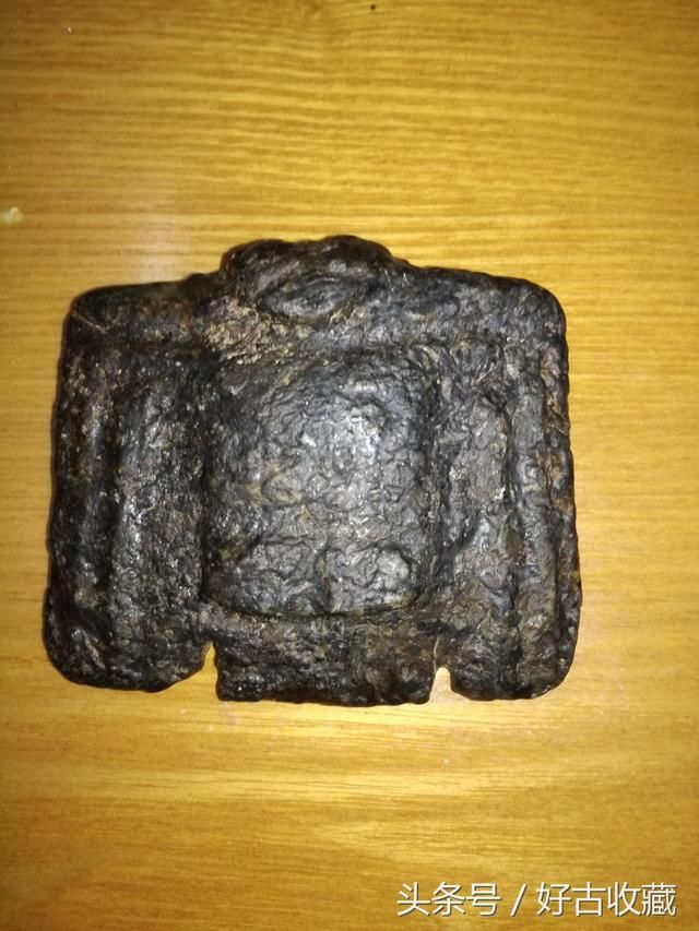 分享十探讨，红山文化玉器中可不可以有这样的皮壳。