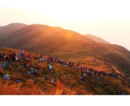 广州除了白云山，还有座山海拨321.8米 山顶可看到广州地标广州塔