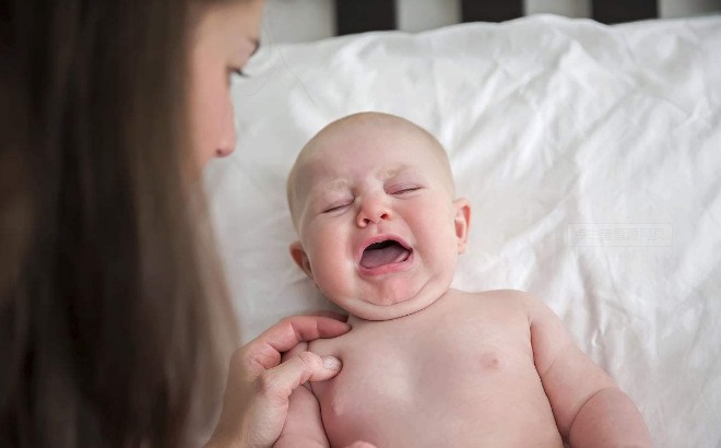 宝宝肠绞痛有什么表现 如何帮助宝宝缓解肠绞