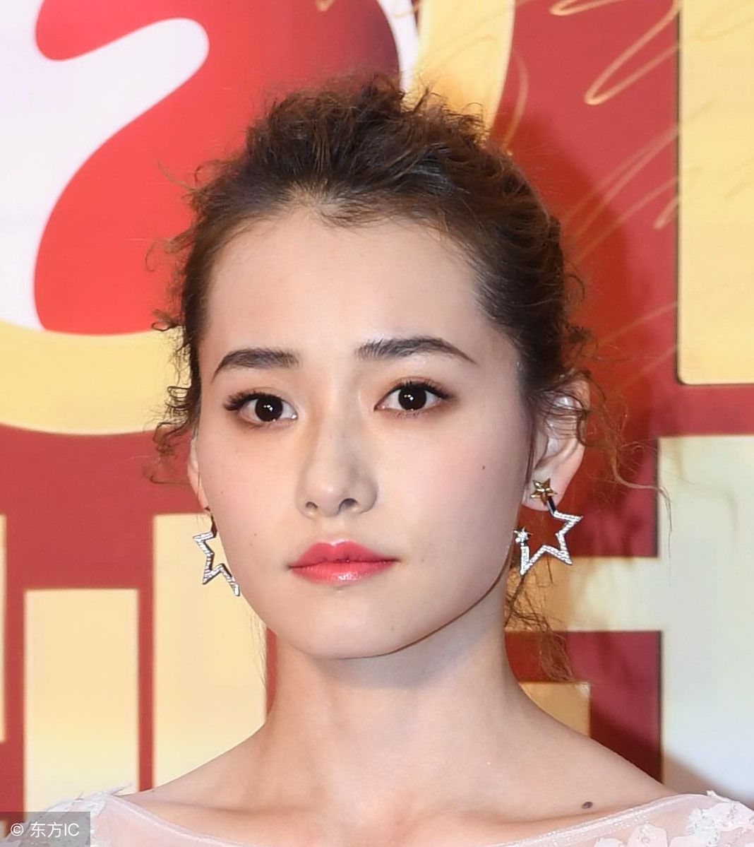 眼睛很大,性格非常男孩子气:柴碧云