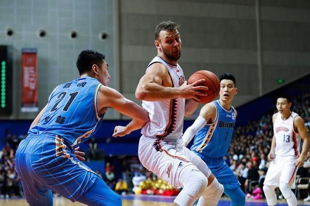 林书豪换过几个球队