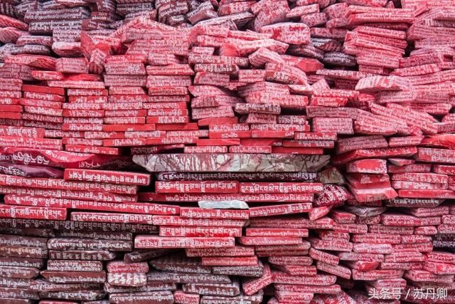 一人丢一块石头，结果成为世界最大的石堆，据说已达20亿