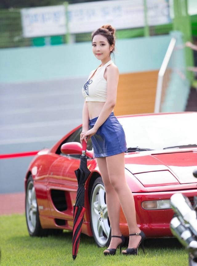 街拍:图1豹纹白色,脚踩丝袜高跟!图2胸前有头像欧美女纹身qq图片