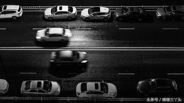 拿单反不用三脚架,也能手持轻松拍出漂亮夜景照片