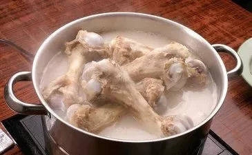 大骨汤怎么熬才能营养好喝?教你6个小窍门~