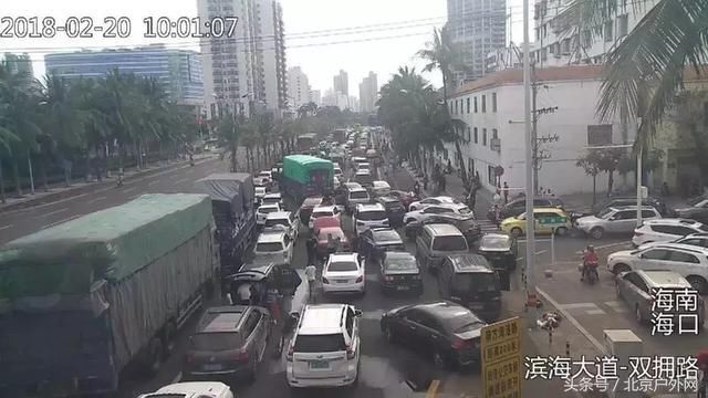 海南发生了什么？1万辆车滞留街头车主吃睡在路边