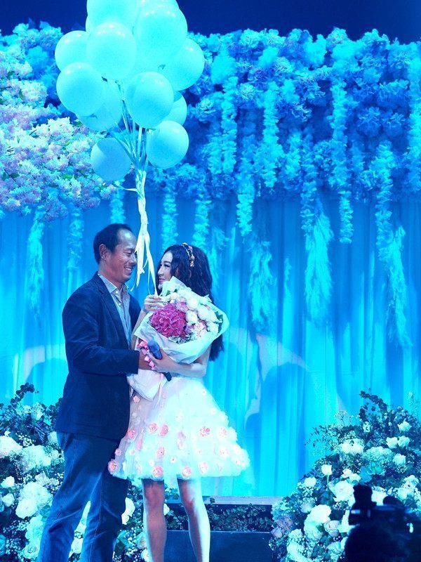 杨幂欠下的演唱会,今年8月1号能买单?温碧霞5